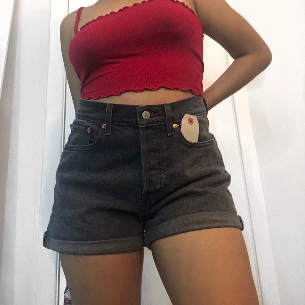 Levi’s High Waisted Demin Shorts 🌸